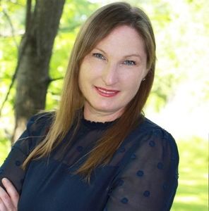 Meet your Posher, Cynthia